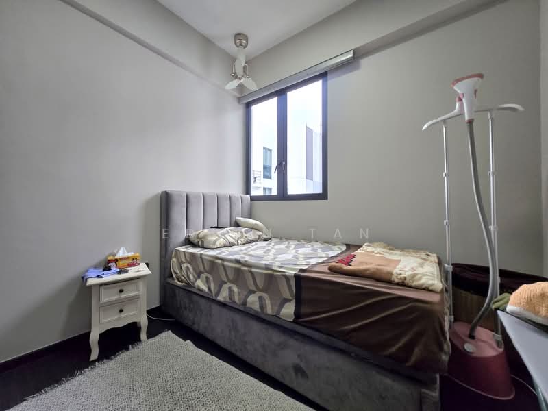 Hedges Park Condominium, 73 Flora Drive, 3 Bedrooms, 1,798 sqft, Condominium For Sale, by Edwin Tan, 500235341 - Bedroom - PropertyGuru.com.sg