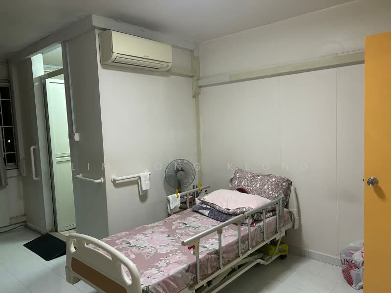 730 Jurong West Street 72, 730 Jurong West Street 72, 3 Bedrooms, 1,109 sqft, HDB Flat For Sale, by Lim Yong Keong, 500235342 - Bedroom - PropertyGuru.com.sg