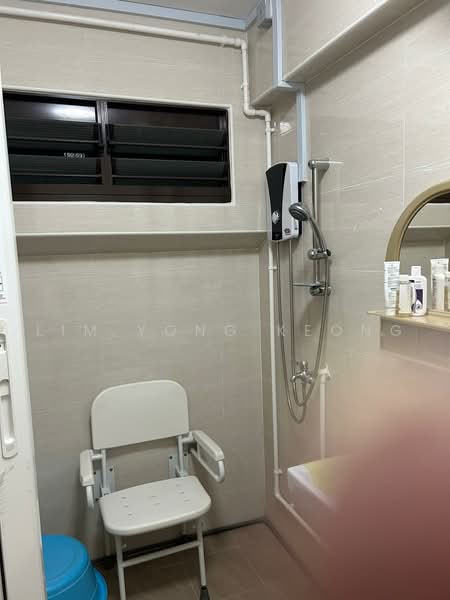 730 Jurong West Street 72, 730 Jurong West Street 72, 3 Bedrooms, 1,109 sqft, HDB Flat For Sale, by Lim Yong Keong, 500235342 - Bathroom - PropertyGuru.com.sg