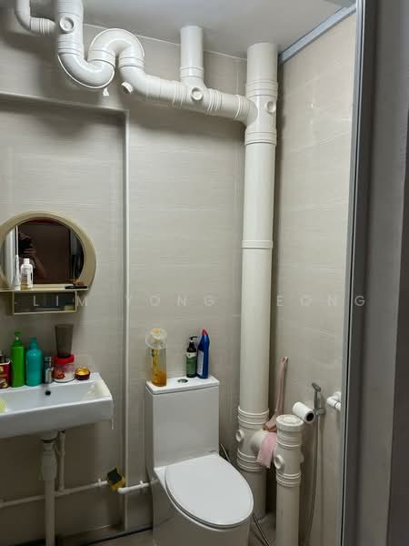 730 Jurong West Street 72, 730 Jurong West Street 72, 3 Bedrooms, 1,109 sqft, HDB Flat For Sale, by Lim Yong Keong, 500235342 - Bathroom - PropertyGuru.com.sg