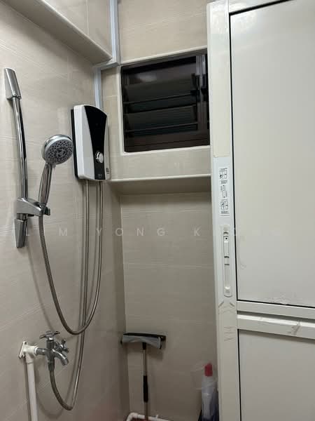 730 Jurong West Street 72, 730 Jurong West Street 72, 3 Bedrooms, 1,109 sqft, HDB Flat For Sale, by Lim Yong Keong, 500235342 - Bathroom - PropertyGuru.com.sg