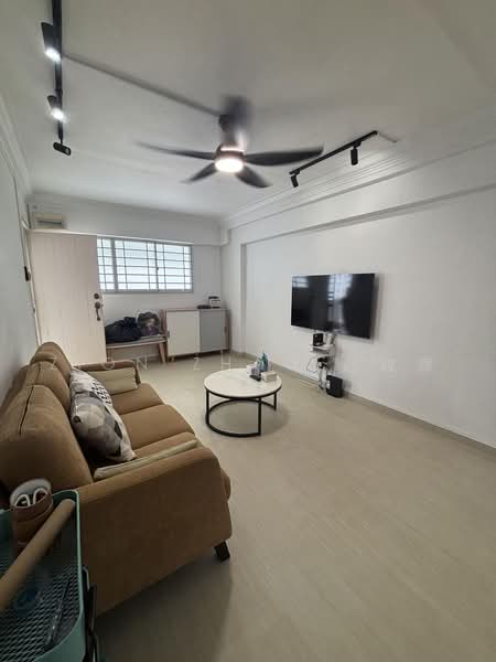 894A Tampines Street 81, 894A Tampines Street 81, 2 Bedrooms, 717 sqft, HDB Flat For Rent, by Zion Zhao 赵峻慷, 500235347 - Living Room - PropertyGuru.com.sg