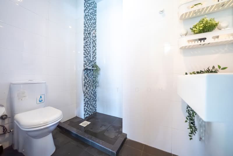Opal Suites, 1 Opal Crescent, 2 Bedrooms, 646 sqft, Condominium For Sale, by Ernest Goh, 500235351 - Bathroom - PropertyGuru.com.sg