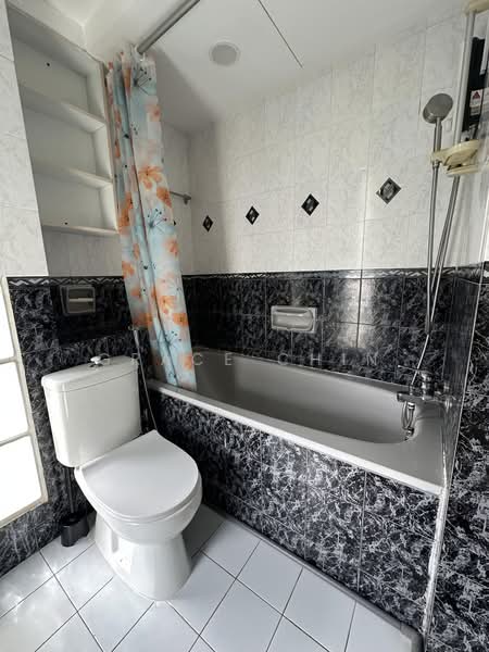 The Tanamera, 1 Tanah Merah Kechil Road, Room Rental, 200 sqft, Condominium For Rent, by Grace Chin, 500235359 - Bathroom - PropertyGuru.com.sg