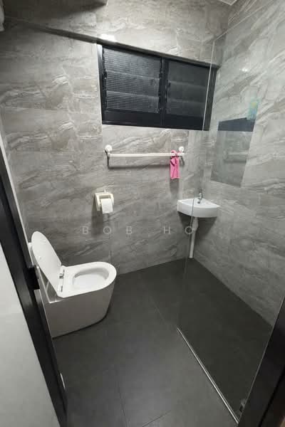 106 Bukit Batok Central, 106 Bukit Batok Central, 3 Bedrooms, 1,119 sqft, HDB Flat For Sale, by Bob Ho, 500235360 - Bathroom - PropertyGuru.com.sg