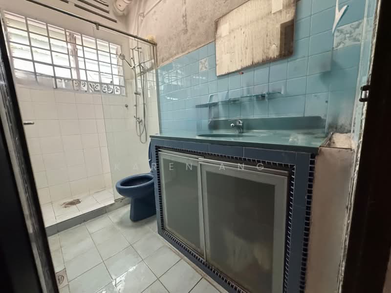 13 wan tho avenue, Macpherson / Potong Pasir, 3 Bedrooms, 800 sqft, Walk-up Apartment For Rent, by Karen Ang, 500235361 - Bathroom - PropertyGuru.com.sg
