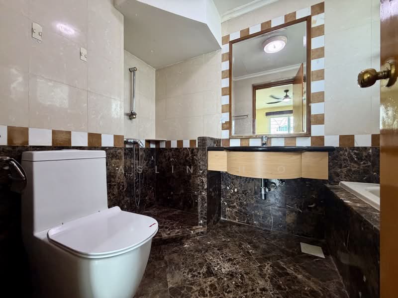 Guilin View, 20 Bukit Batok Street 52, 2 Bedrooms, 861 sqft, Condominium For Rent, by Jaslin Khoo, 500235368 - Bathroom - PropertyGuru.com.sg