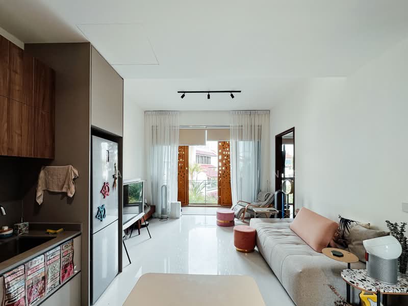 Parksuites, 18 Holland Grove Road, 2 Bedrooms, 786 sqft, Condominium For Rent, by Han Hui Ying, 500235375 - Living Room - PropertyGuru.com.sg