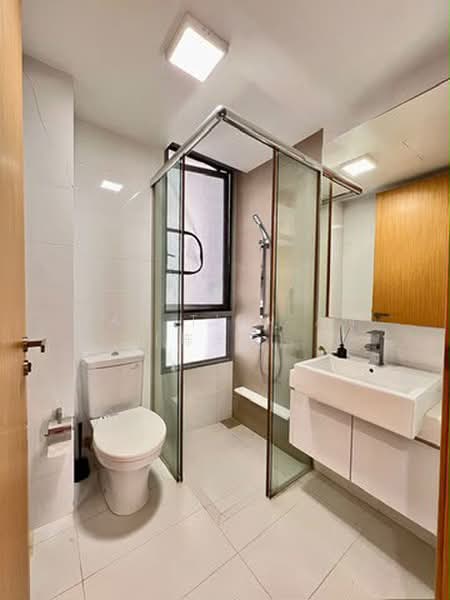 RiverBay, 23 Mar Thoma Road, 2 Bedrooms, 646 sqft, Condominium For Rent, by Tan Tien An (陈天安), 500235377 - Master Bathroom - PropertyGuru.com.sg