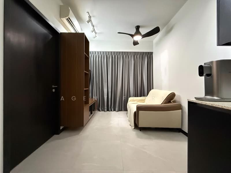 Bukit 828, 828 Upper Bukit Timah Road, 1 Bedroom, 506 sqft, Condominium For Sale, by Agent Fitri, 500235388 - Living Room - PropertyGuru.com.sg