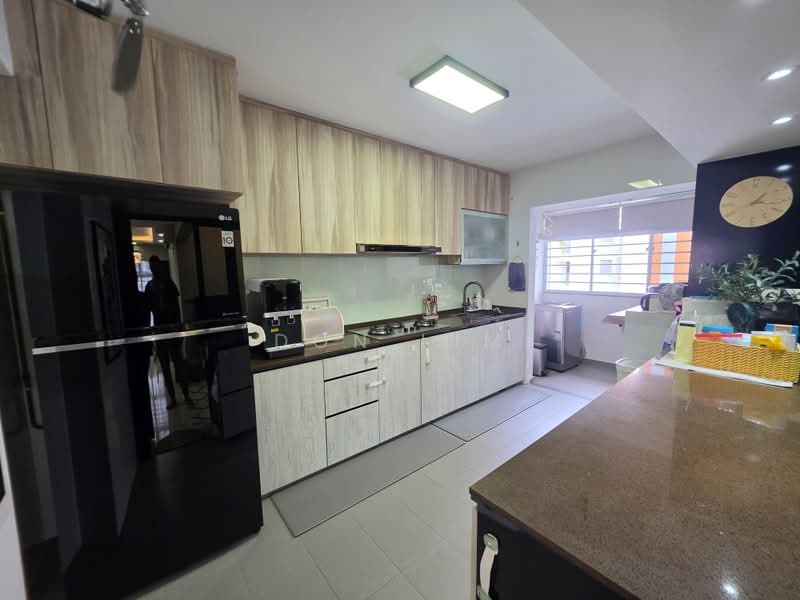 674A Fern Grove @ Yishun, 674A Yishun Avenue 4, 3 Bedrooms, 1,205 sqft, HDB Flat For Sale, by Don Lim, 500235397 - Kitchen - PropertyGuru.com.sg