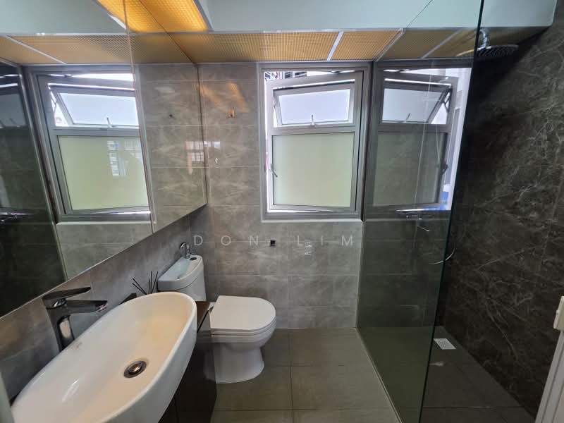674A Fern Grove @ Yishun, 674A Yishun Avenue 4, 3 Bedrooms, 1,205 sqft, HDB Flat For Sale, by Don Lim, 500235397 - Bathroom - PropertyGuru.com.sg