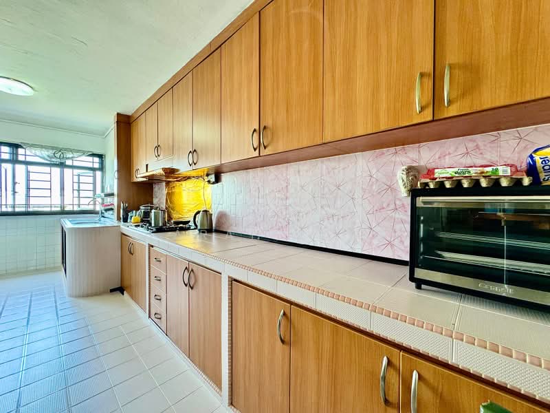 554 Bedok North Street 3, 554 Bedok North Street 3, 2 Bedrooms, 732 sqft, HDB Flat For Sale, by Farah Zack, 500235401 - Kitchen - PropertyGuru.com.sg