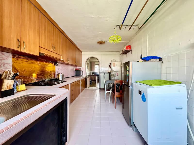 554 Bedok North Street 3, 554 Bedok North Street 3, 2 Bedrooms, 732 sqft, HDB Flat For Sale, by Farah Zack, 500235401 - Kitchen - PropertyGuru.com.sg