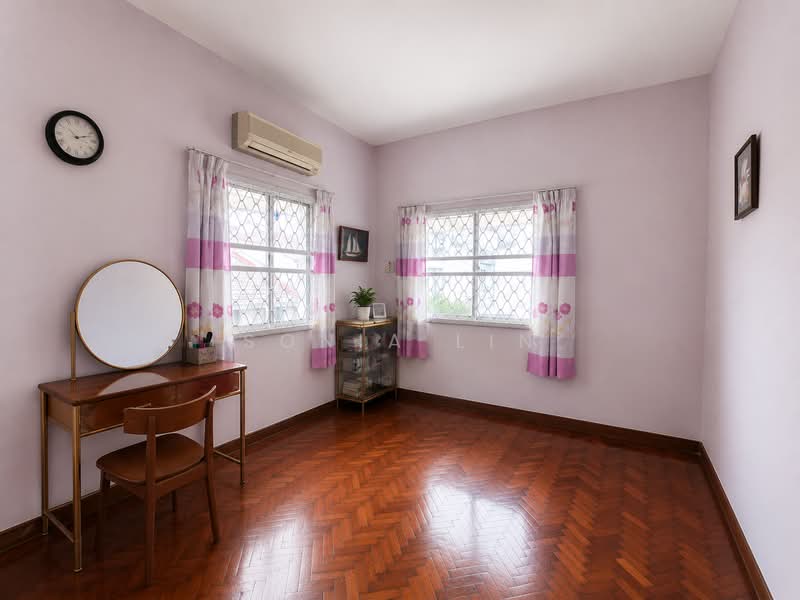 Cheap and Rare Freehold 2 Storey Semi-D @ Siglap/ East Coast Park, Third Street, Siglap Road, Elite Park Avenue, East Coast / Marine Parade, 5 Bedrooms, 3,300 sqft, Semi-Detached House For Sale, by Sonia Lin, 500235402 - Bedroom - PropertyGuru.com.sg