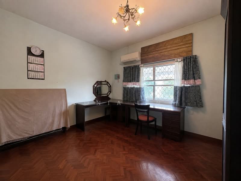 Cheap and Rare Freehold 2 Storey Semi-D @ Siglap/ East Coast Park, Third Street, Siglap Road, Elite Park Avenue, East Coast / Marine Parade, 5 Bedrooms, 3,300 sqft, Semi-Detached House For Sale, by Sonia Lin, 500235402 - Bedroom - PropertyGuru.com.sg