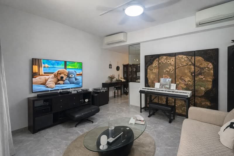 SUPER UNDERVALUED 4BR | NEAR MRT | POOL VIEW, Sembawang / Yishun, 4 Bedrooms, 1,109 sqft, Condominium For Sale, by Tan Kwan Yick, 500235405 - Living Room - PropertyGuru.com.sg