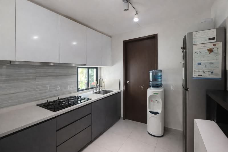 SUPER UNDERVALUED 4BR | NEAR MRT | POOL VIEW, Sembawang / Yishun, 4 Bedrooms, 1,109 sqft, Condominium For Sale, by Tan Kwan Yick, 500235405 - Kitchen - PropertyGuru.com.sg