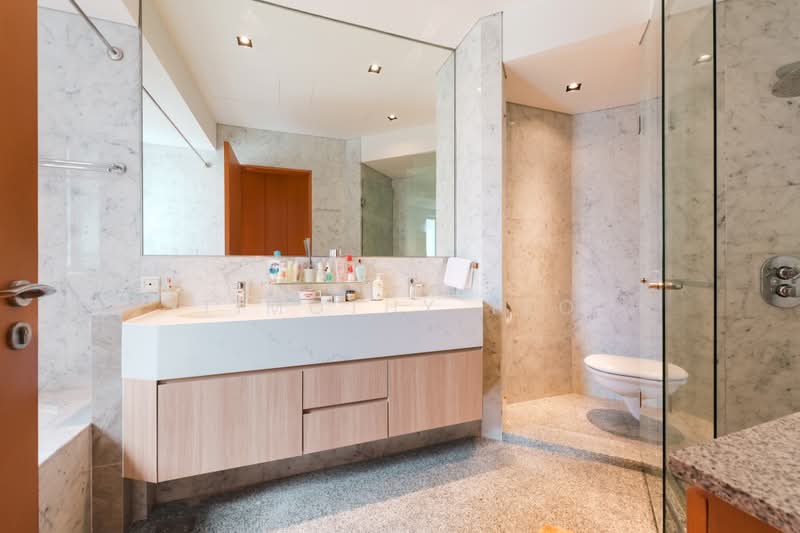 The Edge on Cairnhill, 130 Cairnhill Road, 4 Bedrooms, 2,142 sqft, Condominium For Sale, by Timothy Teo, 500235408 - Master Bathroom - PropertyGuru.com.sg