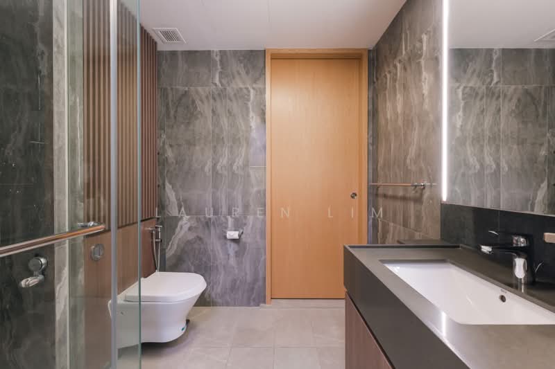Midwood, 8 Hillview Rise, 1 Bedroom, 549 sqft, Condominium For Sale, by Lauren Lim, 500235411 - Bathroom - PropertyGuru.com.sg