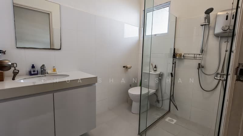 Yew Lian Park, Taman Permata, 5 Bedrooms, 3,200 sqft, Semi-Detached House For Rent, by Chua Shan-Shan, 500235415 - Common Bathroom - PropertyGuru.com.sg