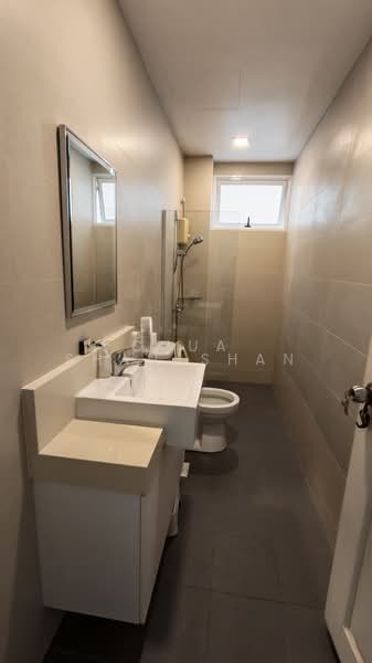 Yew Lian Park, Taman Permata, 5 Bedrooms, 3,200 sqft, Semi-Detached House For Rent, by Chua Shan-Shan, 500235415 - Level 1 Bathroom - PropertyGuru.com.sg