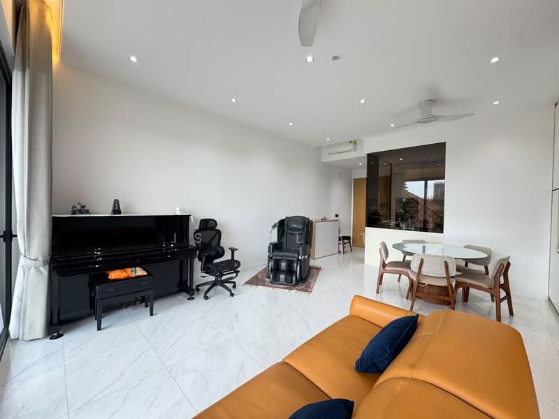 Peak Residence, 333 Thomson Road, 4 Bedrooms, 1,389 sqft, Condominium For Sale, by Isabel It, 500235437 - Living Room - PropertyGuru.com.sg