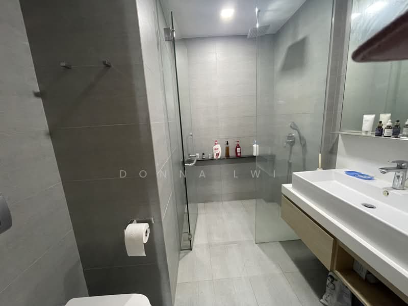 Sennett Residence, 37 Pheng Geck Avenue, 1 Bedroom, 581 sqft, Condominium For Sale, by Donna Lwi, 500235441 - Bathroom - PropertyGuru.com.sg