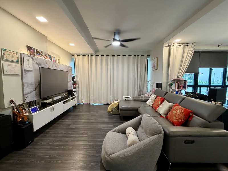 Pinevale, 2 Tampines Street 73, 3 Bedrooms, 1,582 sqft, Condominium For Sale, by Ang ShiQi, 500235448 - Living Room - PropertyGuru.com.sg