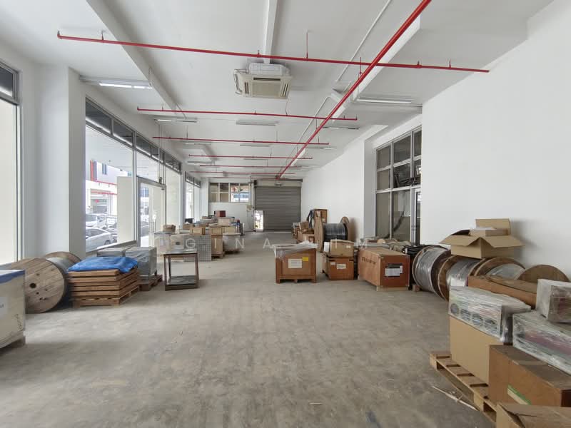 Chevalier House, 23 Genting Road, Macpherson / Potong Pasir, 1,890 sqft, Light Industrial (B1) For Rent, by Gina Lim, 500235451 - Interior with water sprinkler and lights - CommercialGuru.com.sg