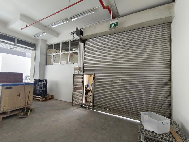 Chevalier House, 23 Genting Road, Macpherson / Potong Pasir, 1,890 sqft, Light Industrial (B1) For Rent, by Gina Lim, 500235451 - Shuttle door towards loading bay - CommercialGuru.com.sg