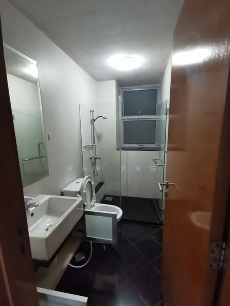D'Hillside Loft, 31 Pasir Panjang Hill, 3 Bedrooms, 1,250 sqft, Condominium For Rent, by Rae Png, 500235467 - Bathroom - PropertyGuru.com.sg