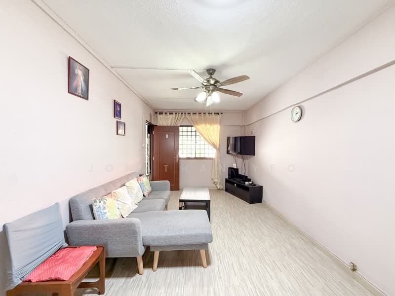 455 Jurong West Street 42, 455 Jurong West Street 42, 2 Bedrooms, 797 sqft, HDB Flat For Sale, by Jonathan Yeo, 500235488 - Living Room - PropertyGuru.com.sg
