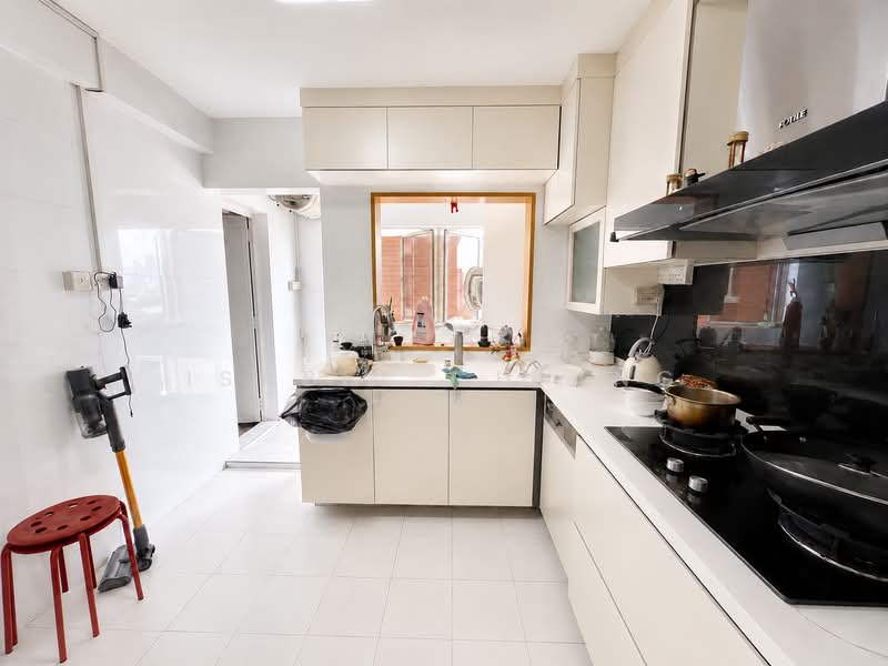 131 Clarence Lane, 131 Clarence Lane, 4 Bedrooms, 1,302 sqft, HDB Flat For Sale, by Isabel Chiang, 500235490 - Kitchen - PropertyGuru.com.sg