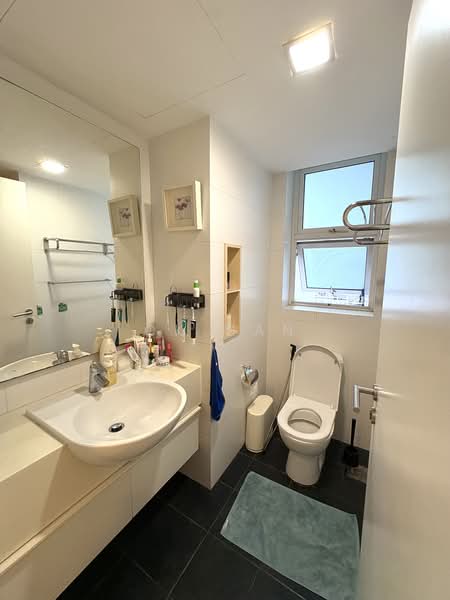 The Esparis, 7 Pasir Ris Drive 4, 3 Bedrooms, 1,292 sqft, Condominium For Sale, by CK Gan, 500235495 - Bathroom - PropertyGuru.com.sg