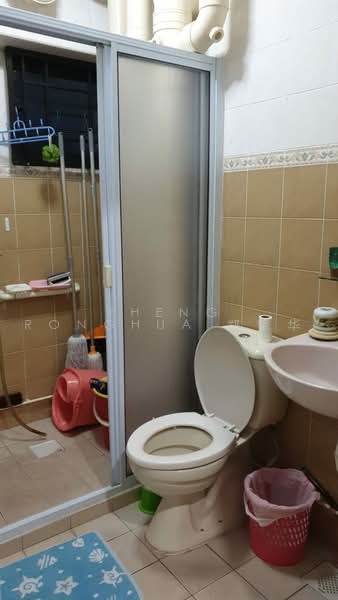 454 Clementi Avenue 3, 454 Clementi Avenue 3, Room Rental, 120 sqft, HDB Flat For Rent, by Zheng Ronghua 郑荣华, 500235499 - Bathroom - PropertyGuru.com.sg