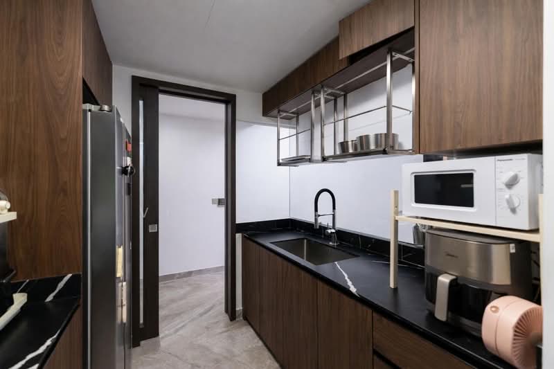 The Commodore, 61 Canberra Drive, 4 Bedrooms, 1,184 sqft, Condominium For Rent, by Vincent Pok, 500235500 - Kitchen - PropertyGuru.com.sg