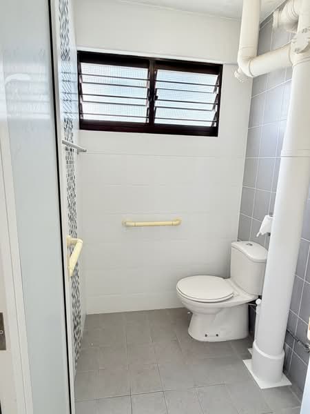 104 Woodlands Street 13, 104 Woodlands Street 13, 3 Bedrooms, 980 sqft, HDB Flat For Sale, by Joseph Lee, 500235507 - Bathroom - PropertyGuru.com.sg