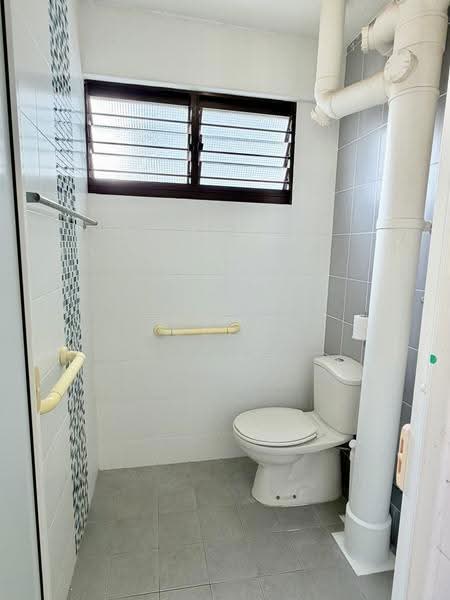104 Woodlands Street 13, 104 Woodlands Street 13, Admiralty / Woodlands, 3 Bedrooms, 980 sqft, HDB Flat For Sale, by Joseph Lee, 500235507 - Common Bathroom - PropertyGuru.com.sg