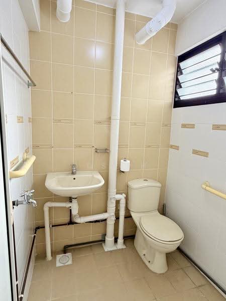 104 Woodlands Street 13, 104 Woodlands Street 13, Admiralty / Woodlands, 3 Bedrooms, 980 sqft, HDB Flat For Sale, by Joseph Lee, 500235507 - Master Bathroom - PropertyGuru.com.sg