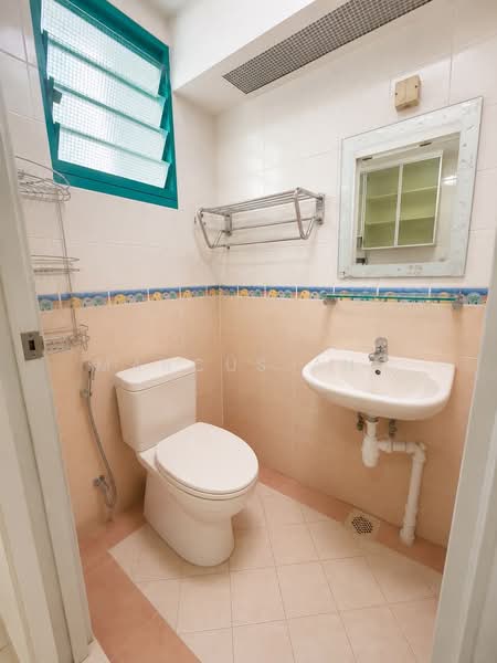 15 Farrer Park Road, 15 Farrer Park Road, 2 Bedrooms, 667 sqft, HDB Flat For Sale, by Marcus Ang, 500235510 - Bathroom - PropertyGuru.com.sg