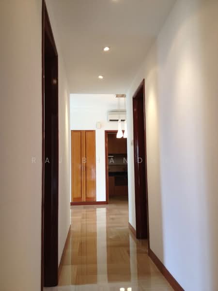 East Meadows, 30 Tanah Merah Kechil Road, 3 Bedrooms, 1,238 sqft, Condominium For Sale, by Raj Bhandari, 500235521 - Corridor - PropertyGuru.com.sg