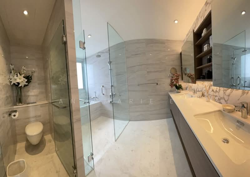 Queens Peak, 1 Dundee Road, 5 Bedrooms, 4,715 sqft, Condominium For Sale, by Ann Marie Ee, 500235522 - Master Bathroom (pano view) - PropertyGuru.com.sg