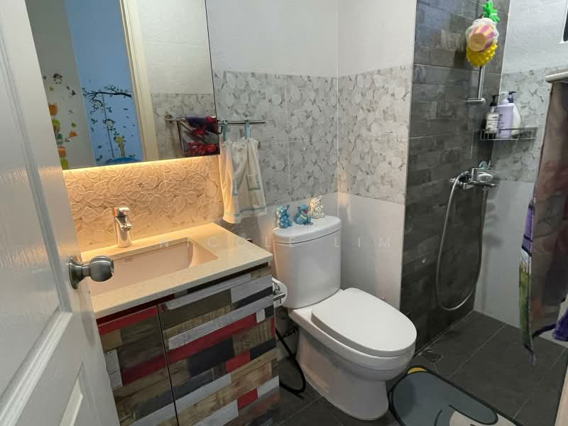 Tanglin View, 150 Prince Charles Crescent, 4 Bedrooms, 1,991 sqft, Condominium For Rent, by Nicole Lim, 500235525 - Bedroom 2 Ensuite - PropertyGuru.com.sg