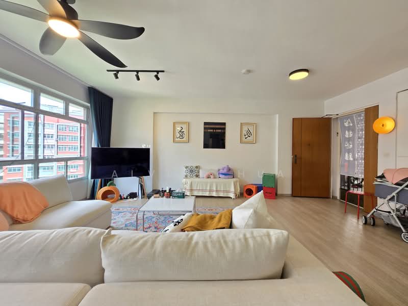 437A Bukit Batok West Avenue 5, 437A Bukit Batok West Avenue 5, Dairy Farm / Bukit Panjang / Choa Chu Kang, 3 Bedrooms, 1,216 sqft, HDB Flat For Sale, by Alvin Chua, 500235531 - Living Room - PropertyGuru.com.sg