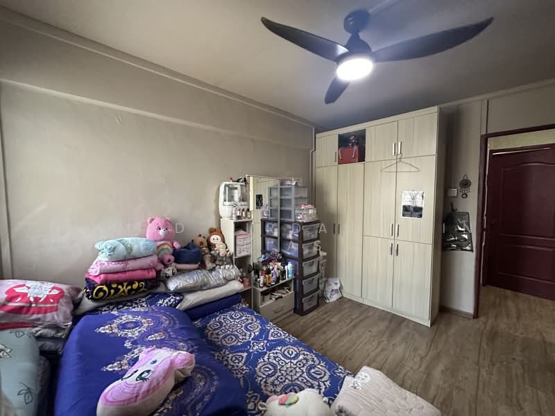 201D Tampines Street 21, 201D Tampines Street 21, 2 Bedrooms, 732 sqft, HDB Flat For Sale, by Ahmad Firdaus Bin Alias, 500235536 - Bedroom - PropertyGuru.com.sg