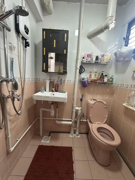 201D Tampines Street 21, 201D Tampines Street 21, 2 Bedrooms, 732 sqft, HDB Flat For Sale, by Ahmad Firdaus Bin Alias, 500235536 - Bathroom - PropertyGuru.com.sg