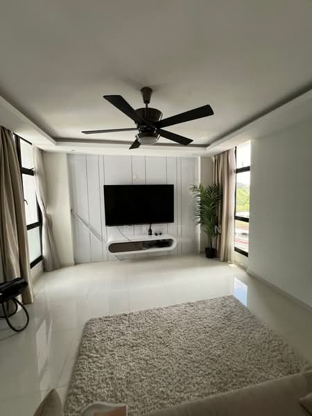 469 Segar Road, 469 Segar Road, 3 Bedrooms, 1,237 sqft, HDB Flat For Sale, by Mark Tan, 500235541 - Living Room - PropertyGuru.com.sg