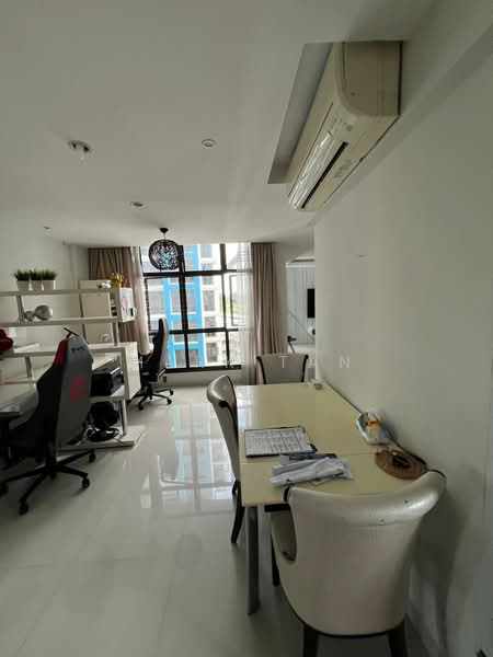 469 Segar Road, 469 Segar Road, 3 Bedrooms, 1,237 sqft, HDB Flat For Sale, by Mark Tan, 500235541 - Living Room - PropertyGuru.com.sg