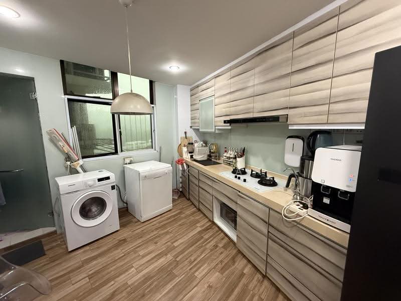 469 Segar Road, 469 Segar Road, Dairy Farm / Bukit Panjang / Choa Chu Kang, 3 Bedrooms, 1,237 sqft, HDB Flat For Sale, by Mark Tan, 500235541 - Kitchen - PropertyGuru.com.sg
